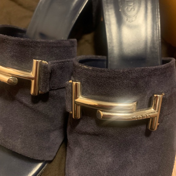 Tod’s block heel sandals in navy - Picture 7 of 10